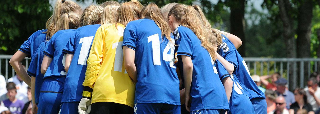 SORTIE DU BANC DE TOUCHE POUR LE FOOT FÉMININ ?
