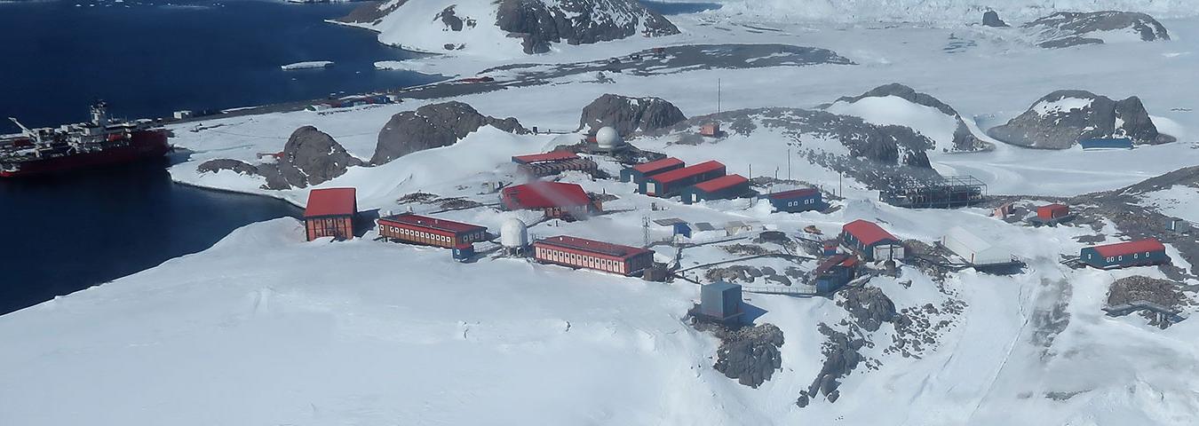 Hivernage dans une base antarctique la logistique polaire au profit de la science