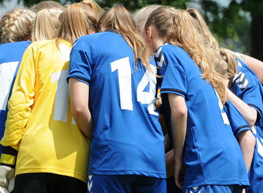 SORTIE DU BANC DE TOUCHE POUR LE FOOT FÉMININ ?
