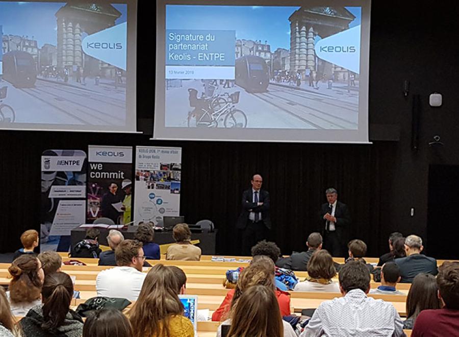L’ENTPE et Keolis renouvellent leur collaboration par la signature d’un partenariat