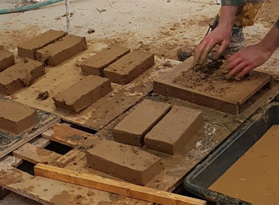 Constructions et habitations en terre crue