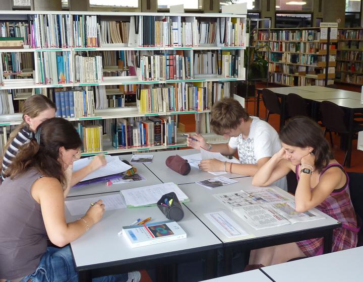 Etudiants bibliothèque